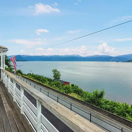 Cozy In With House Sea View 度假居 *