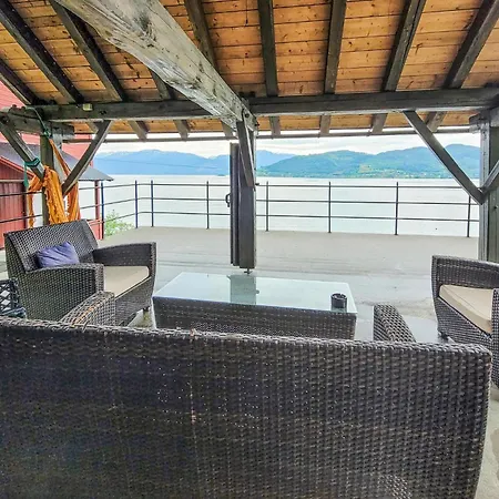 Cozy In With House Sea View